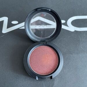MAC Eyeshadow in Spectacle of Yourself (Mega Shadow)